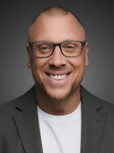 Headshot of Daniel Ryan, smiling